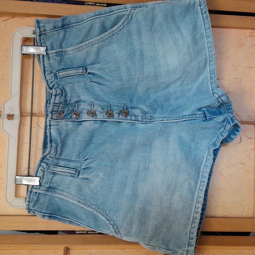 American Eagle blue jean shorts size 8